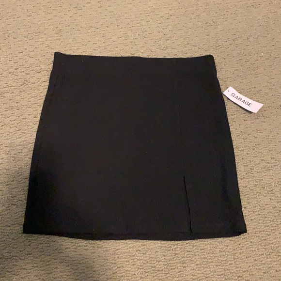 Black mini skirt - Picture 1 of 7